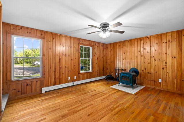 27 Westdale Ave, Seekonk, MA 02771