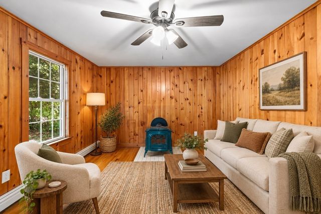 27 Westdale Ave, Seekonk, MA 02771
