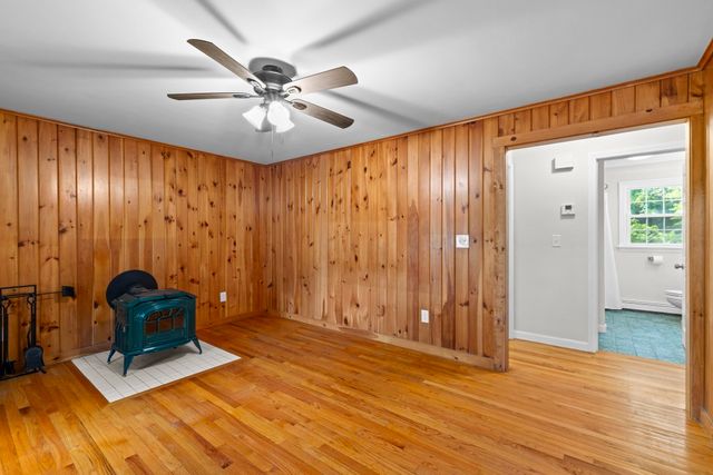 27 Westdale Ave, Seekonk, MA 02771