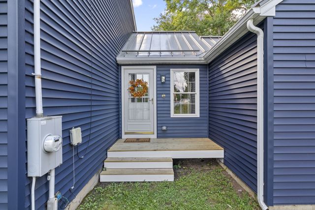 27 Westdale Ave, Seekonk, MA 02771