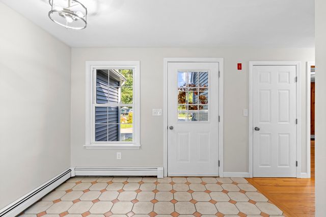 27 Westdale Ave, Seekonk, MA 02771