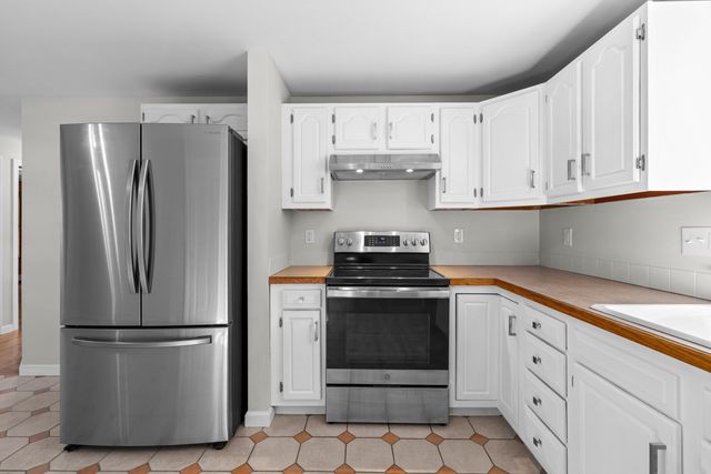 27 Westdale Ave, Seekonk, MA 02771