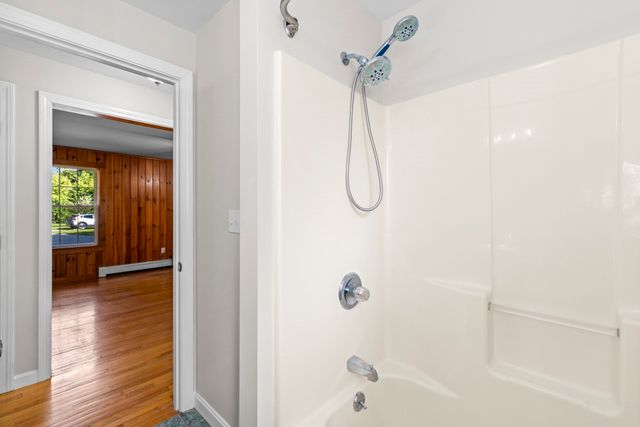 27 Westdale Ave, Seekonk, MA 02771