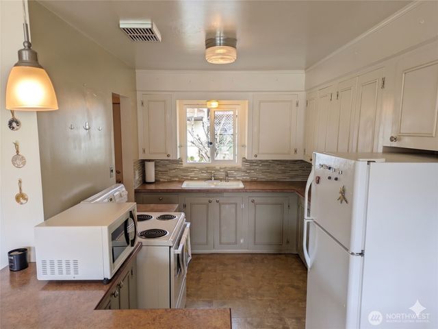 551 Kemp Street, Port Angeles, WA 98362