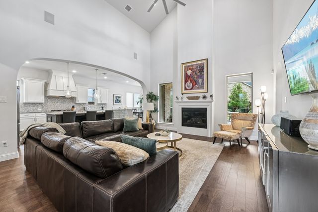 6738 Barnes Drive, Frisco, TX 75034