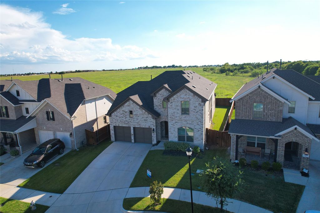 1105 Maverick Drive, Mansfield, TX 76063