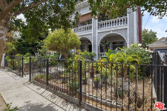 326 E 35th Street, Los Angeles, CA 90011