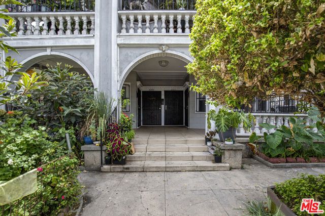 326 E 35th Street, Los Angeles, CA 90011