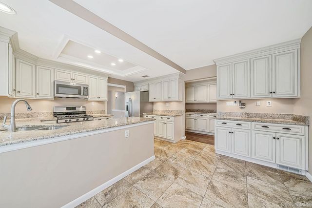 279 Glen Drive, Ridge, NY 11961