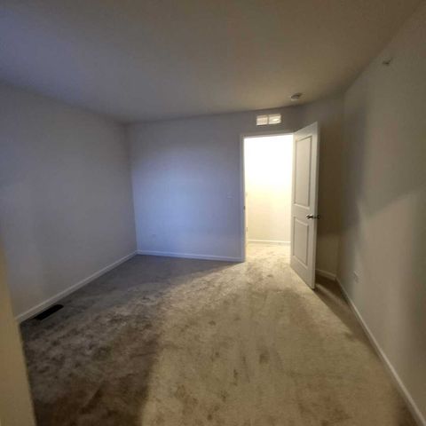 2227 Horseshoe Circle 2227, Naperville, IL 60564