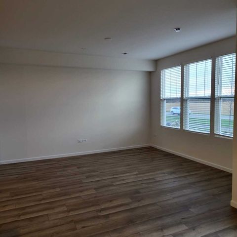 2227 Horseshoe Circle 2227, Naperville, IL 60564