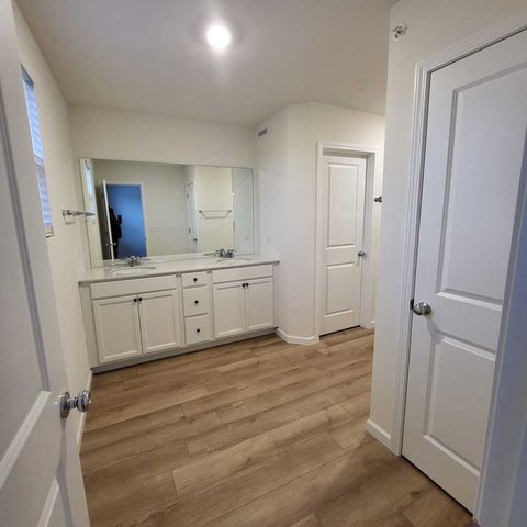 2227 Horseshoe Circle 2227, Naperville, IL 60564