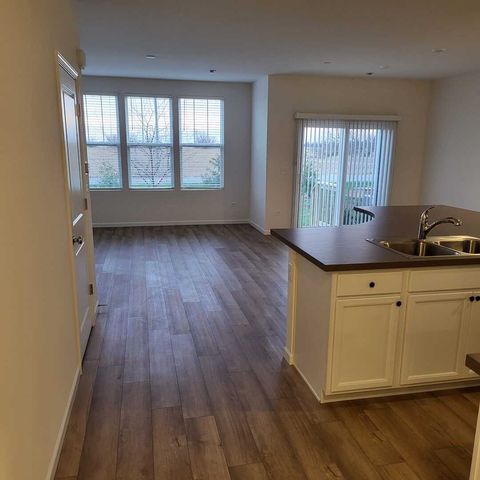 2227 Horseshoe Circle 2227, Naperville, IL 60564