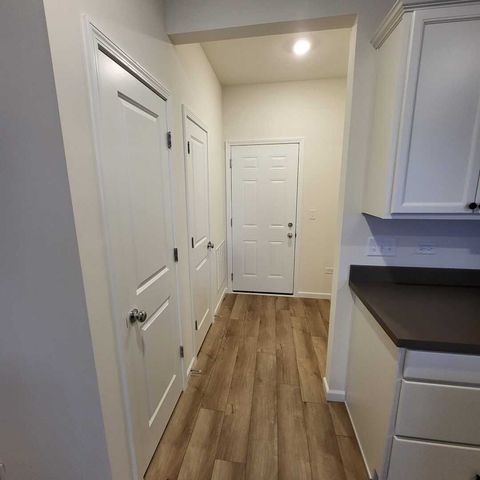 2227 Horseshoe Circle 2227, Naperville, IL 60564