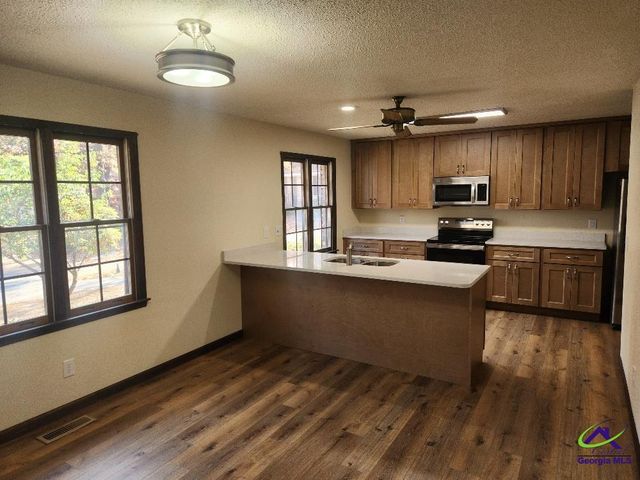 104 Oak Forest Court, Warner Robins, GA 31088