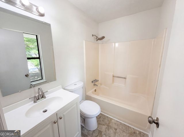 817 Greenhedge Way, Stone Mountain, GA 30088