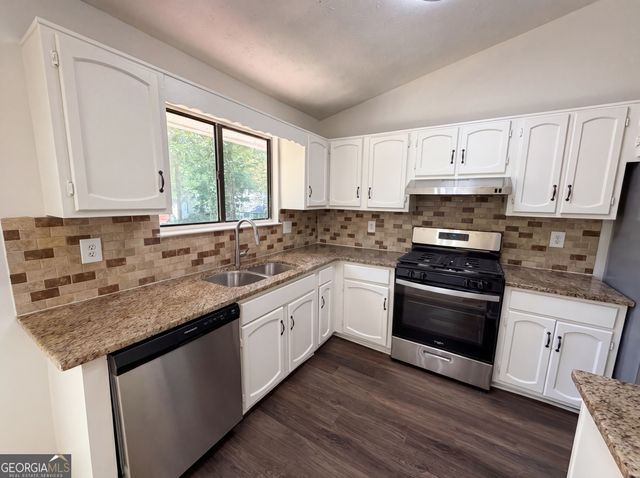 817 Greenhedge Way, Stone Mountain, GA 30088