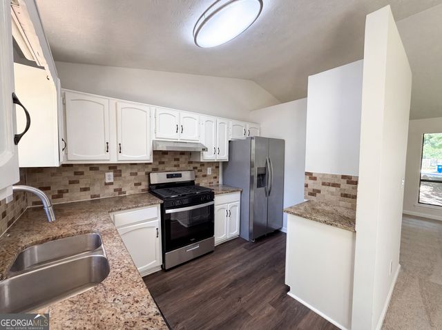 817 Greenhedge Way, Stone Mountain, GA 30088