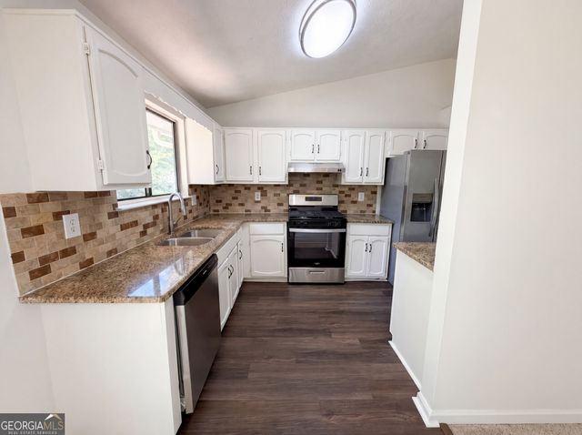 817 Greenhedge Way, Stone Mountain, GA 30088