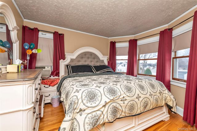 69 Forest Avenue, Valley Stream, NY 11581