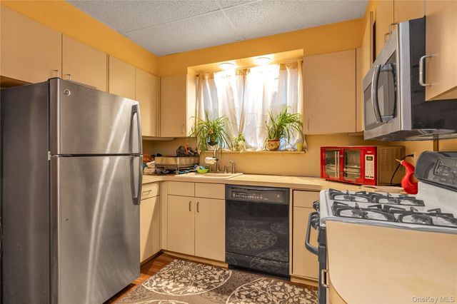 69 Forest Avenue, Valley Stream, NY 11581