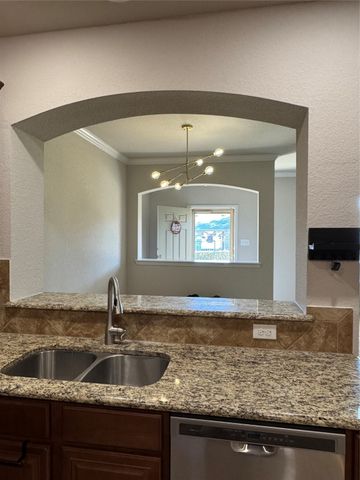 6944 Carrington Lane, Fort Worth, TX 76137