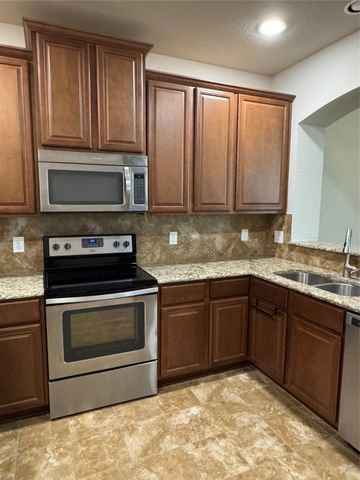 6944 Carrington Lane, Fort Worth, TX 76137