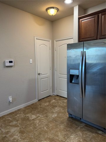 6944 Carrington Lane, Fort Worth, TX 76137