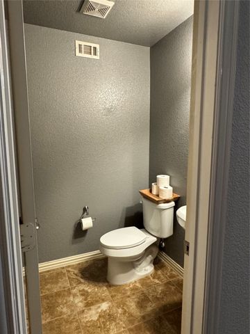 6944 Carrington Lane, Fort Worth, TX 76137