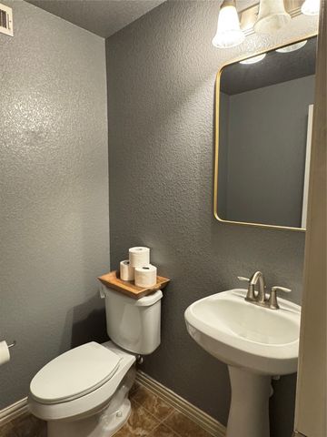 6944 Carrington Lane, Fort Worth, TX 76137