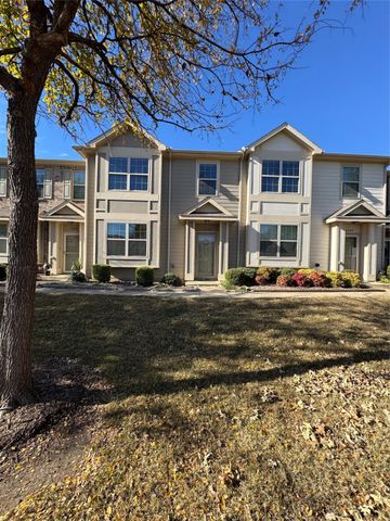 6944 Carrington Lane, Fort Worth, TX 76137