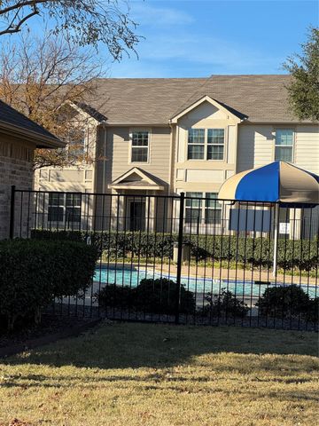 6944 Carrington Lane, Fort Worth, TX 76137