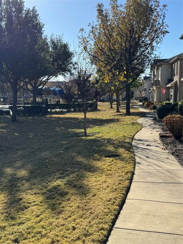 6944 Carrington Lane, Fort Worth, TX 76137