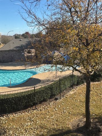 6944 Carrington Lane, Fort Worth, TX 76137