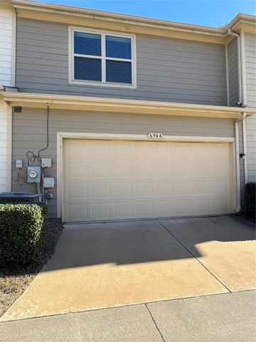 6944 Carrington Lane, Fort Worth, TX 76137