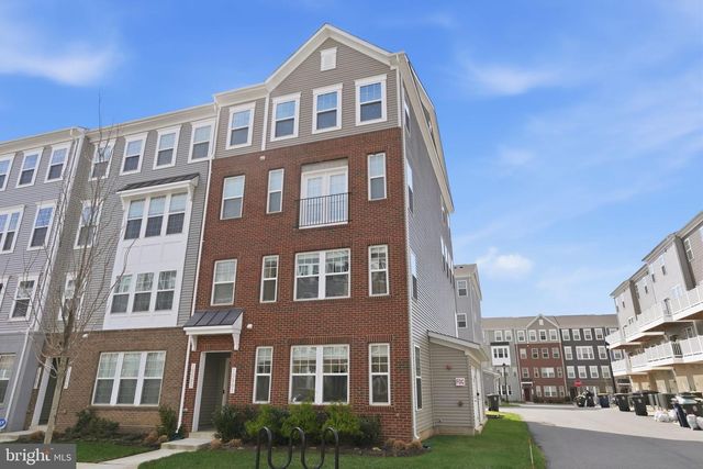 10501 JOHN GLENN ST, Lanham, MD 20706