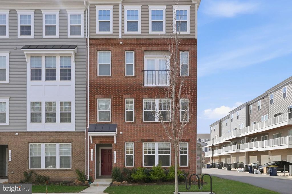 10501 JOHN GLENN ST, Lanham, MD 20706