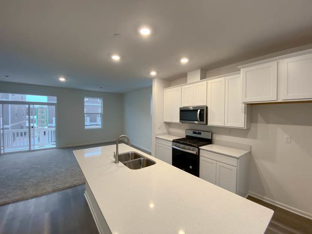 561 yosemite Way, Mundelein, IL 60060