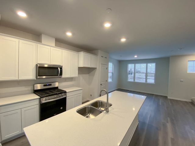 561 yosemite Way, Mundelein, IL 60060