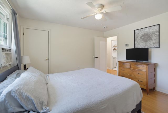 10 Woodburn Dr Apt C, Litchfield, NH 03052