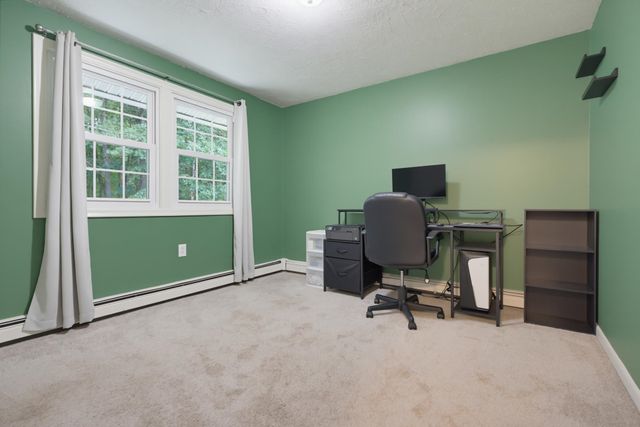 10 Woodburn Dr Apt C, Litchfield, NH 03052