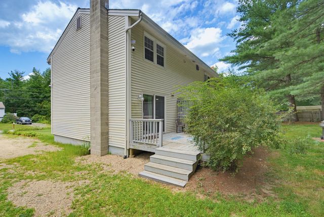 10 Woodburn Dr Apt C, Litchfield, NH 03052