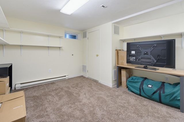 10 Woodburn Dr Apt C, Litchfield, NH 03052