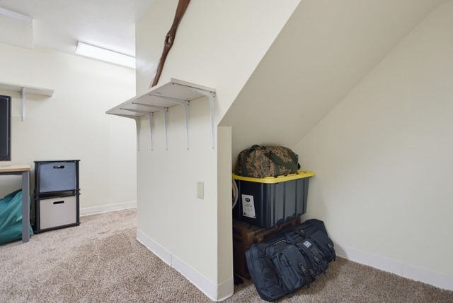 10 Woodburn Dr Apt C, Litchfield, NH 03052