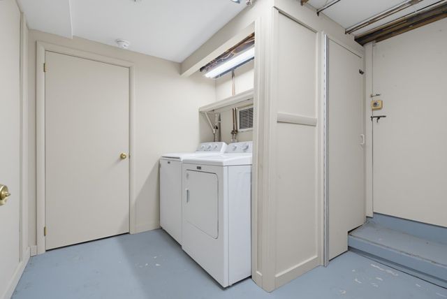 10 Woodburn Dr Apt C, Litchfield, NH 03052