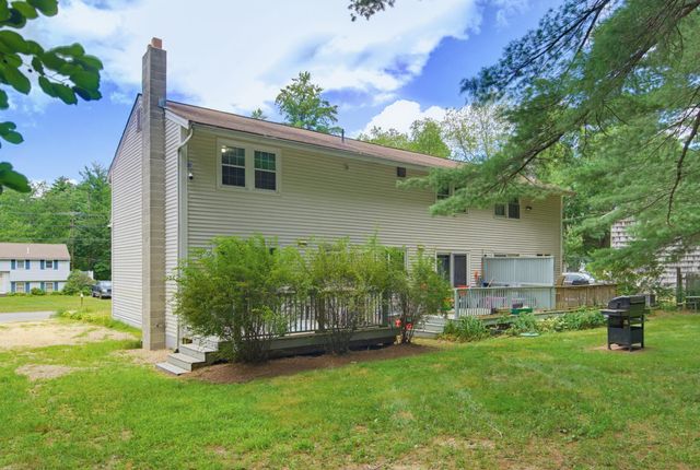 10 Woodburn Dr Apt C, Litchfield, NH 03052