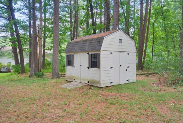 10 Woodburn Dr Apt C, Litchfield, NH 03052