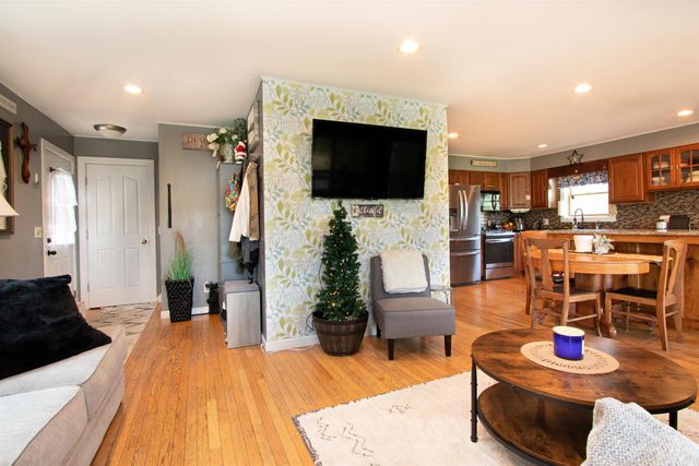902 Vermont Route 16, Hardwick, VT 05843