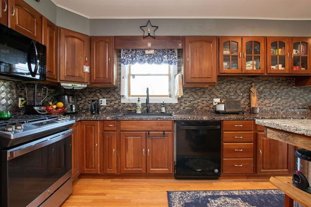 902 Vermont Route 16, Hardwick, VT 05843
