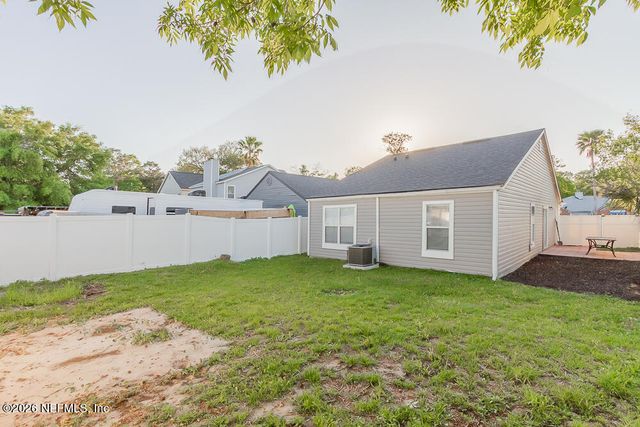 563 STAFFORDSHIRE Drive E, Jacksonville, FL 32225